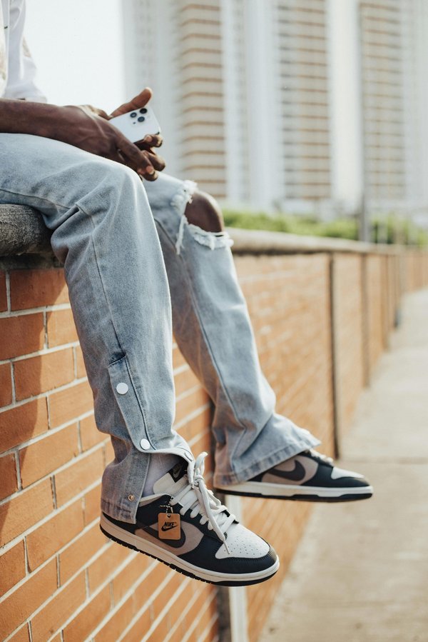 Comparateur de sneakers : déjouez les prix élevés avec style !